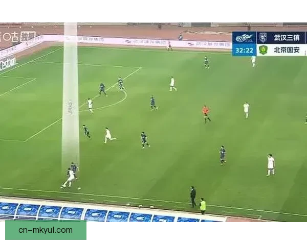 国安18岁新星邓捷夫迎来首秀 国安18岁新星邓捷夫迎来首秀